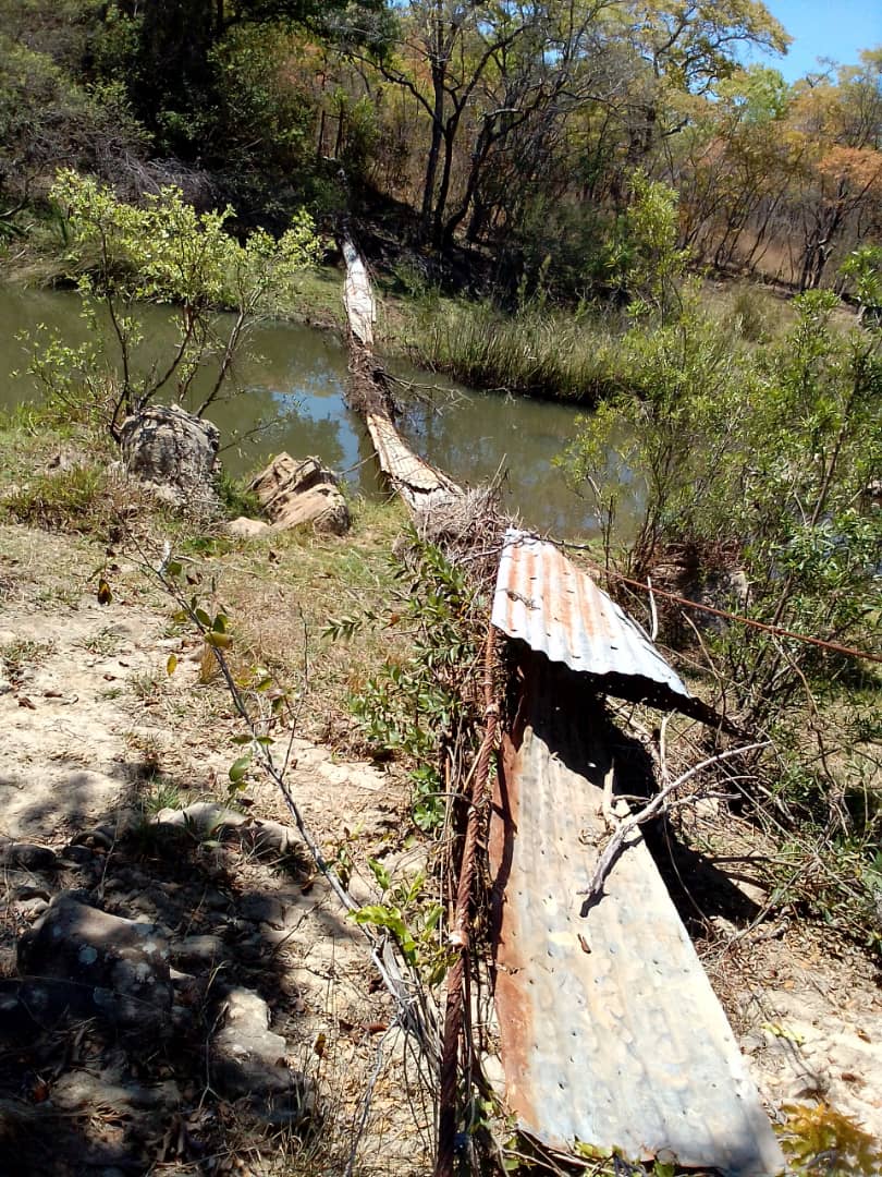 A footbridge over Shakashe RIver